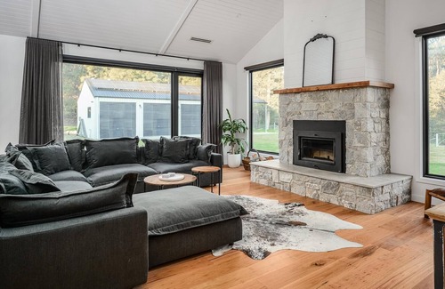Bright House | 11 Lowen Drive, Bright - 11 Lowen Drive exceeds everyone’s expectations well before you consider its beautiful decor, expansive backyard and stunning location by the Ovens River.