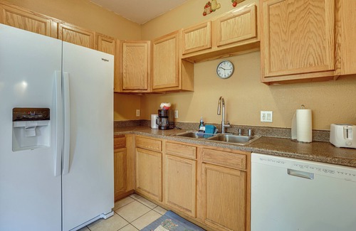 Northeast Houston House | 11 Mi to Dtwn Houston: Pet-Friendly Home w/Yard!
