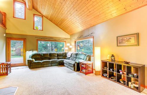 Port Angeles House | 11 Mi to Olympic National Park Home with Deck!