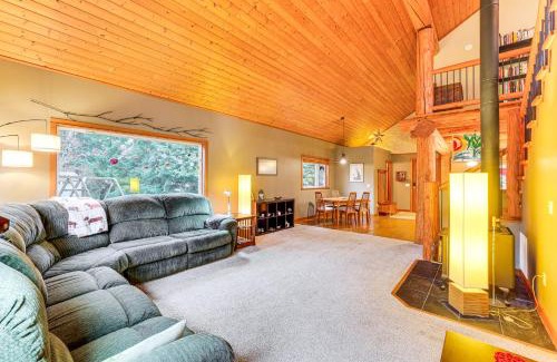 Port Angeles House | 11 Mi to Olympic National Park Home with Deck!