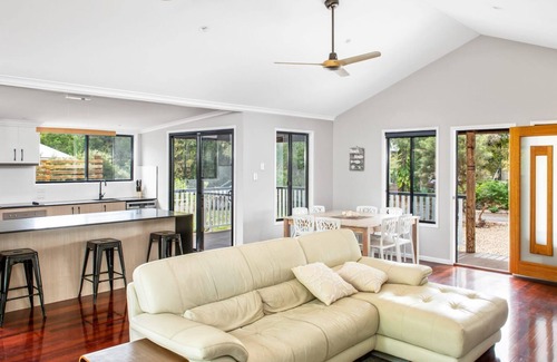 Rainbow Beach House | 11 Naiad Court - Rainbow Shores. Pool, walk to beach. Wifi