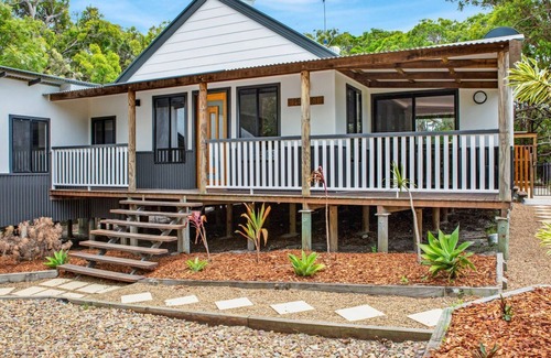 Rainbow Beach House | 11 Naiad Court - Rainbow Shores. Pool, walk to beach. Wifi