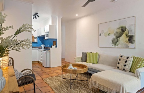 Port Douglas Apartment | 11 On The Reef Stunning apartment walking distance to Four Mile Beach & Macrossan St