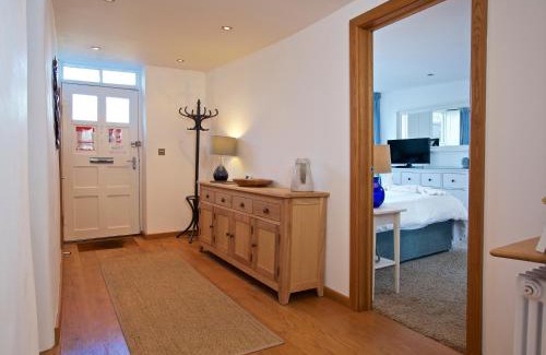 Dartmouth Apartment | 11 Ridge Hill