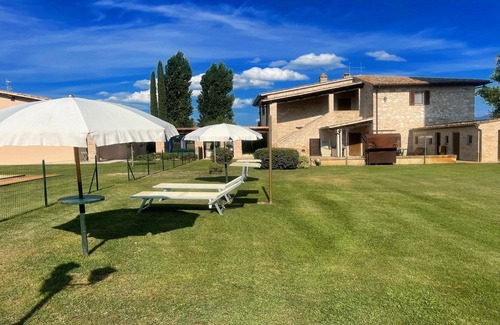 Limiti Villa | 11 sleeps - Holidays Vacation Villa with pool - Spello By The Pool - Sleeps 11