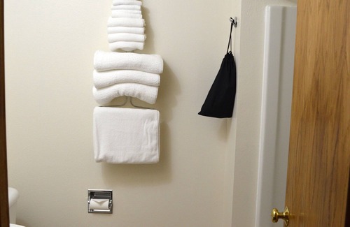Columbia Falls Hotel | #11 TWO QUEEN BEDS with WiFi and AC in charming Columbia Falls