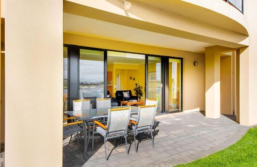 Nangkita House | 11 Vesta Dve - BYO Linen - Waterfront