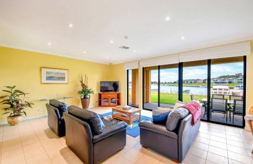 Nangkita House | 11 Vesta Dve - BYO Linen - Waterfront
