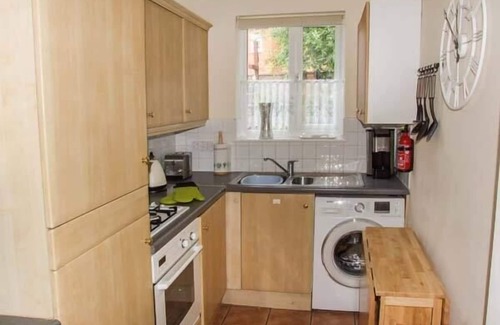 Stratford-upon-Avon Cottage | 11 VICTORIA COTTAGES, with a garden in Stratford-Upon-Avon