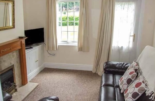 Stratford-upon-Avon Cottage | 11 VICTORIA COTTAGES, with a garden in Stratford-Upon-Avon