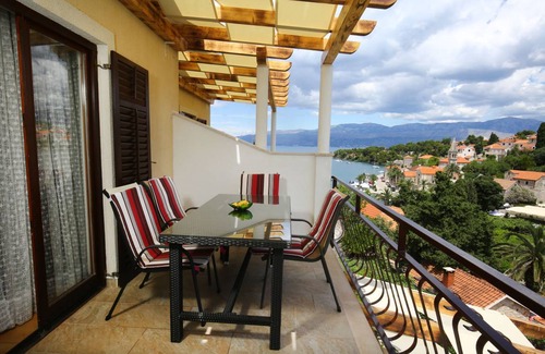 Splitska Apartment | 110 m² Apartment ∙ 2 bedrooms ∙ 5 guests
