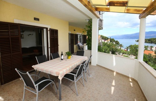 Splitska Apartment | 110 m² Apartment ∙ 3 bedrooms ∙ 6 guests