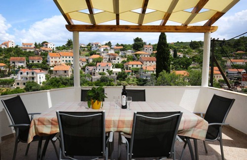 Splitska Apartment | 110 m² Apartment ∙ 3 bedrooms ∙ 6 guests