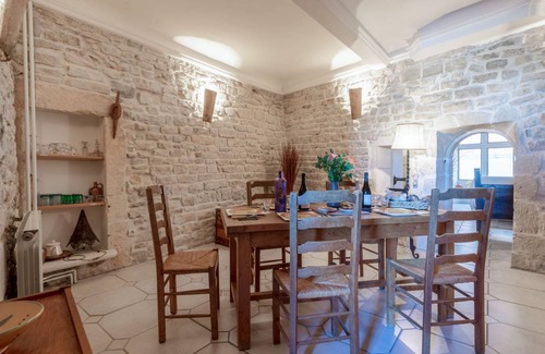 Calvisson Apartment | 110 m² Apartment ∙ 1 bedroom ∙ 5 guests