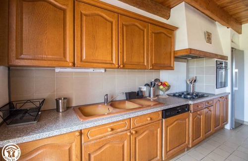 Saint-Antheme House | 110 m² Gîte ∙ 3 bedrooms ∙ 6 guests