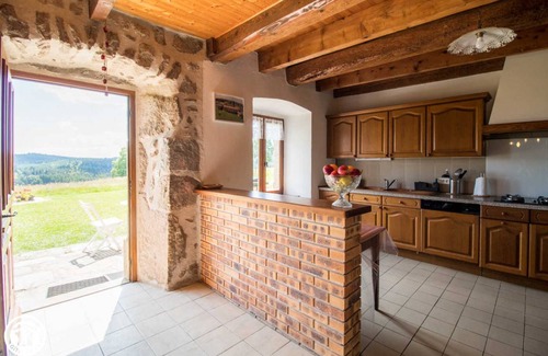 Saint-Antheme House | 110 m² Gîte ∙ 3 bedrooms ∙ 6 guests
