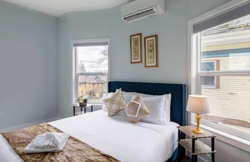 Minor House | 1116 Entire · 6b4b Entire House in Capitol Hill/Central Location