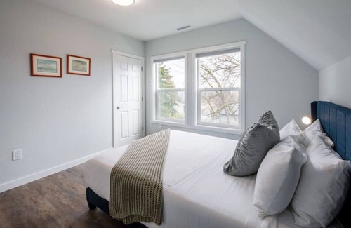 Minor House | 1116 Entire · 6b4b Entire House in Capitol Hill/Central Location