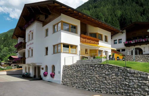 See Apartment | 112 m² Apartment ∙ 6 bedrooms ∙ 13 guests