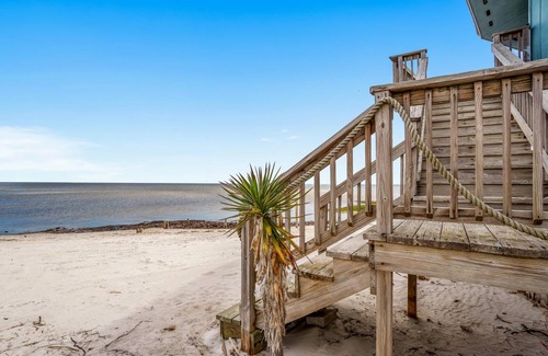 Cedar Island House | 112 m² House ∙ 2 bedrooms ∙ 4 guests