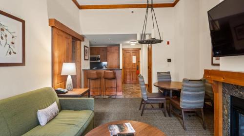 Stowe Area Resort | 1124A 2 bdrm The Pines Ski In Ski Out Lodge At Spruce Peak By Stowe Mountain Rentals