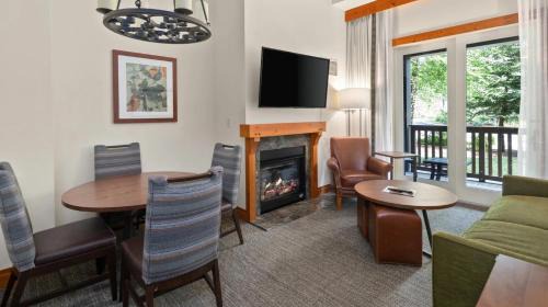 Stowe Area Resort | 1124A 2 bdrm The Pines Ski In Ski Out Lodge At Spruce Peak By Stowe Mountain Rentals