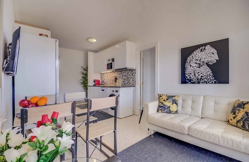Costa del Sol Apartment | 113 - Beachfront Apartment with Amazing Sea Views and Pool in Fuengirola.