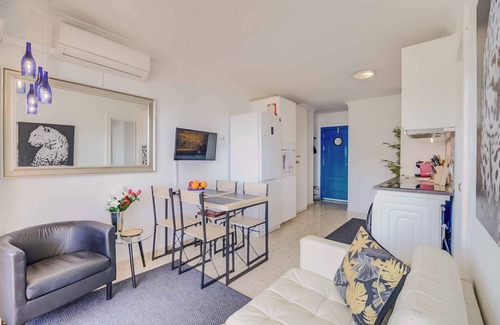 Costa del Sol Apartment | 113 - Beachfront Apartment with Amazing Sea Views and Pool in Fuengirola.