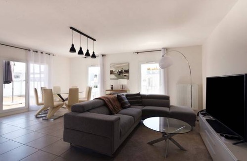 Cenon Apartment | 115 m² Apartment ∙ 4 bedrooms ∙ 7 guests