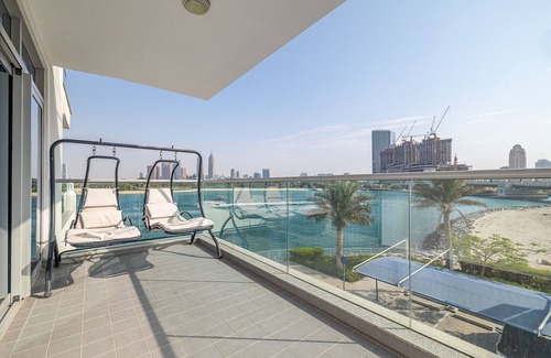 Palm Jumeirah Apartment | 117/2BDR + maid room/Sea view/Beach access