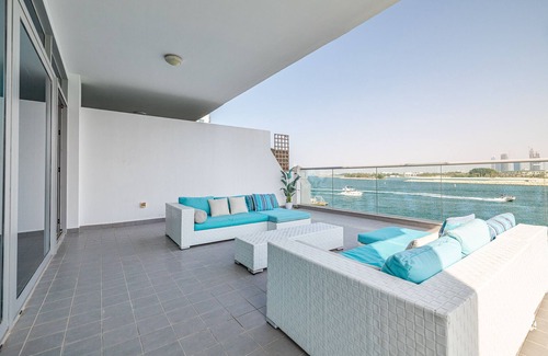 Palm Jumeirah Apartment | 117/2BDR + maid room/Sea view/Beach access