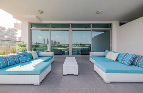 Palm Jumeirah Apartment | 117/2BDR + maid room/Sea view/Beach access