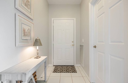 Cypress Lake Condo | 117 m² Condo ∙ 2 bedrooms ∙ 4 guests