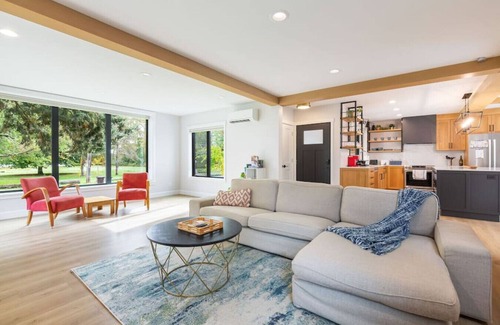 Seattle Apartment | 117 - Spacious & Bright ~ Water View