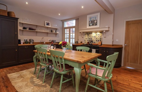 Aldeburgh Cottage | 11A MARKET CROSS PLACE, pet friendly, with a garden in Aldeburgh