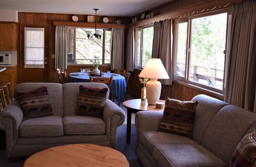 North Wawona Cabin | (11B) Sequoia House at The Redwoods In Yosemite