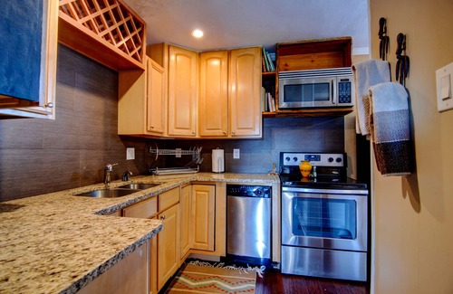 Granby House | 11BR Lodge. Rustic space for weddings & retreats! GoCasaVista.