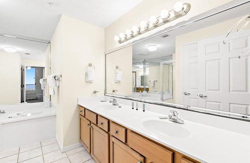 Navarre Beach House | 11th-floor oceanfront condo with pool, Gulf & pier views & washer/dryer