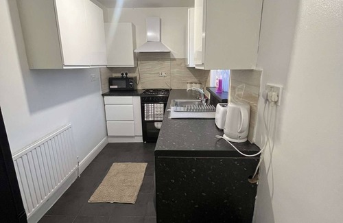 Askew Apartment | 12% Discounted Glamorous flat in Shepherd’s Bush