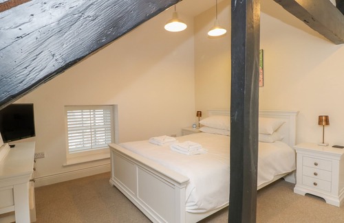 Buxton Apartment | 12 EAGLE PARADE, family friendly, luxury holiday cottage in Buxton