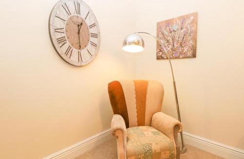 Buxton Apartment | 12 Eagle Parade