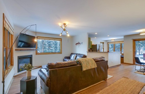 Quandary Village House | 12 Mi to Breckenridge Ski Resort Cabin with Hot Tub