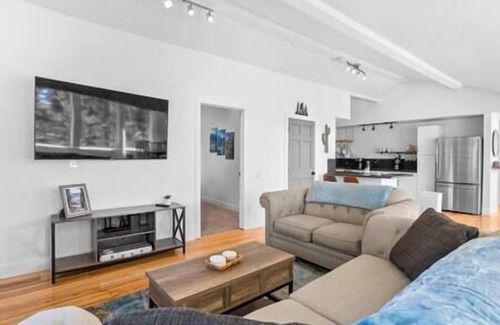 Indian Hills House | 12 min to Red Rocks - Hot Tub, Fire Pit & Mountain Views