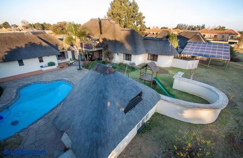 Vanderbijlpark House | 12 On Vaal Drive Guesthouse