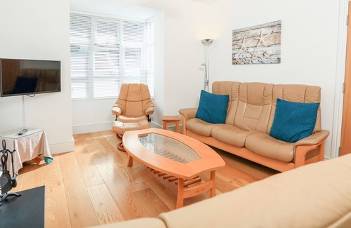 Dartmouth House | 12 RIDGE HILL, pet friendly, character holiday cottage in Dartmouth