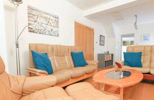 Dartmouth House | 12 RIDGE HILL, pet friendly, character holiday cottage in Dartmouth