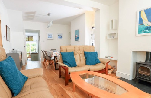Dartmouth House | 12 RIDGE HILL, pet friendly, character holiday cottage in Dartmouth