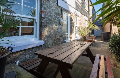 Salcombe House | 12 Robinsons Row