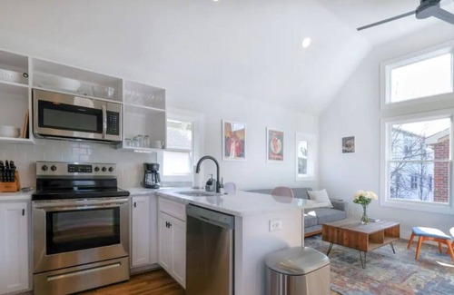 12 South House | 12 South * Perfect Location * Private Guest House