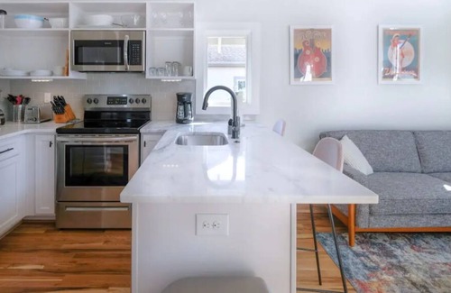 12 South House | 12 South * Perfect Location * Private Guest House